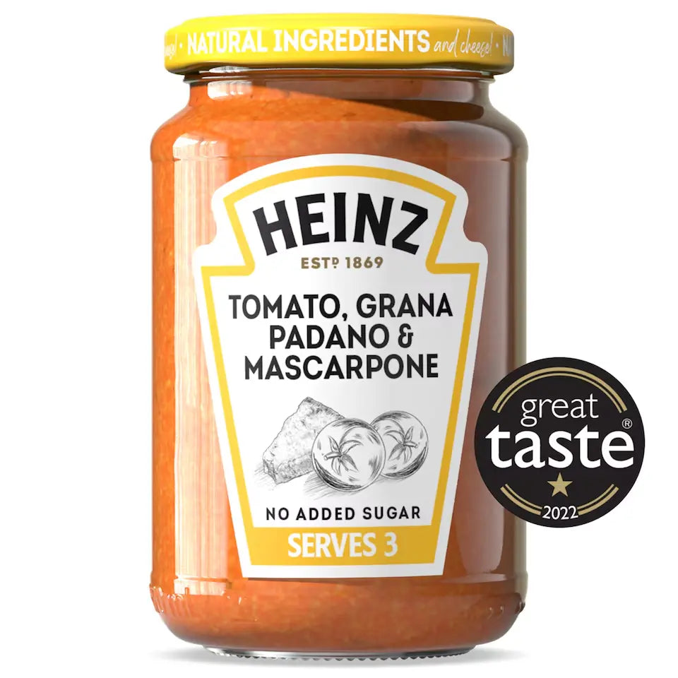 Jar of Heinz tomato sauce with Grana Padano & Mascarpone flavor on a white background