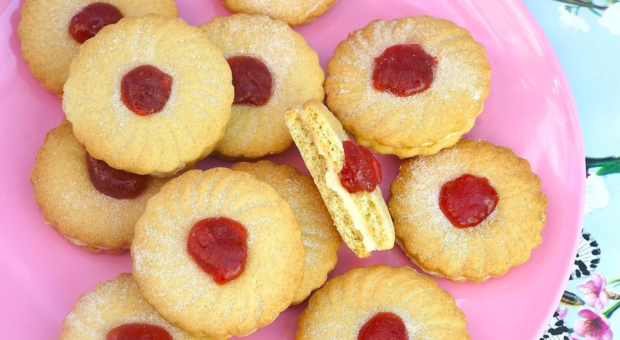🍪 M&S Jam Sandwich Creams 150g – Classic British Biscuit with a Fruity Twist