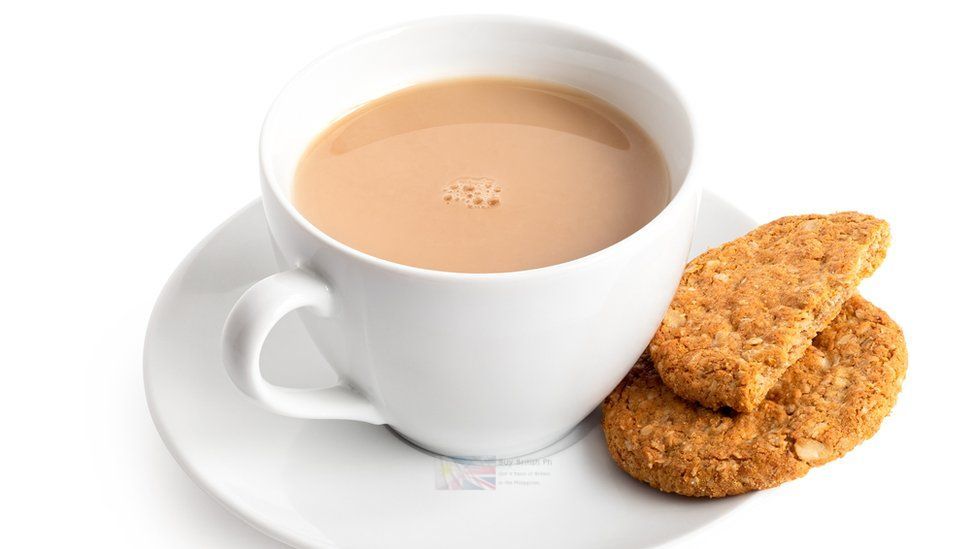 🍪 McVitie’s Hobnobs 255g – The Legendary British Oaty Biscuit